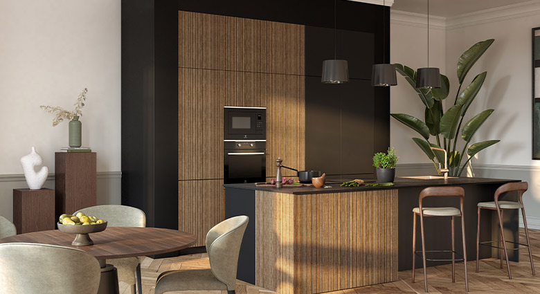 cuisine-noir-bois-cannelé-cadre-haussmannien